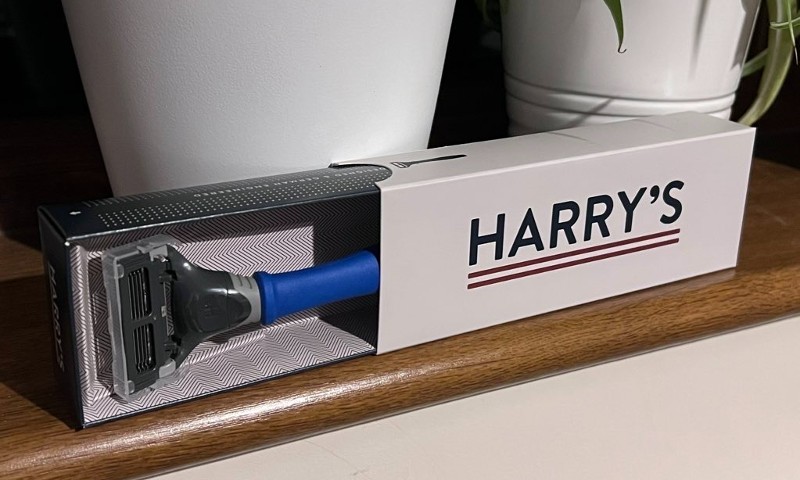 Harry's razor in box