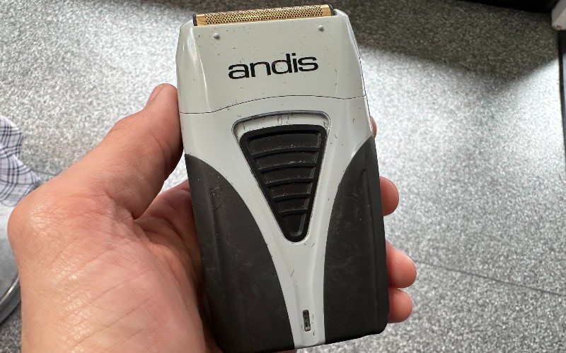 Andis Profoil electric shaver