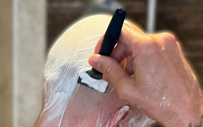 Shaving head with razor
