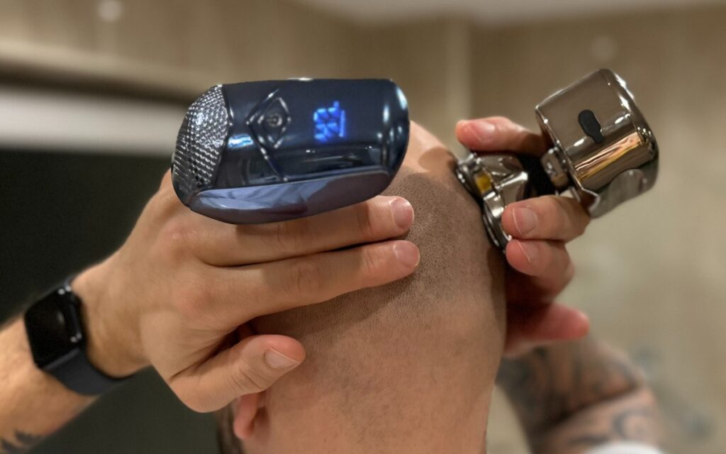 Shaving half of my head with the Kibiy head shaver and the other half with the Skull Shaver Pitbull Platinum